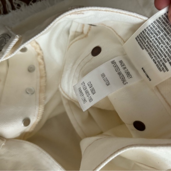 Agolde Parker Long Shorts in Panna Cotta - Picture 7 of 9